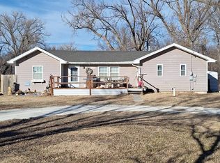 803 W 11th St, Ellis, KS 67637