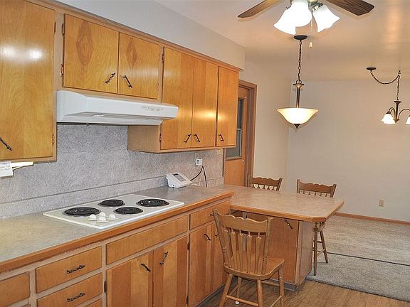 4th image of 2622 Wood St