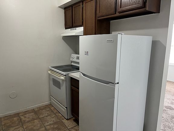 5th image of 22881 Grove St #62