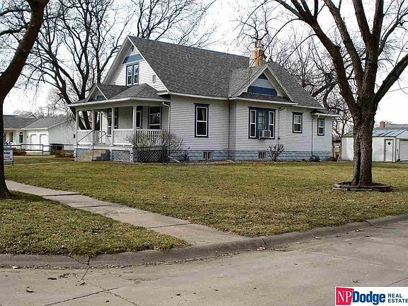 3rd image of 140 E 12th St