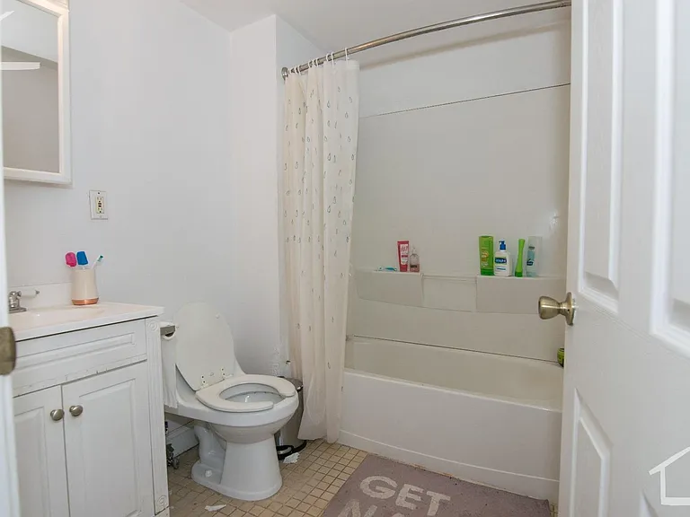 64 Egmont St #1 — Photo 8