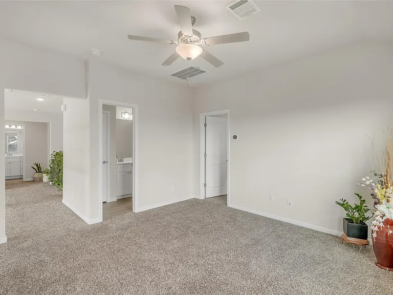 223 Balsam St — Photo 30