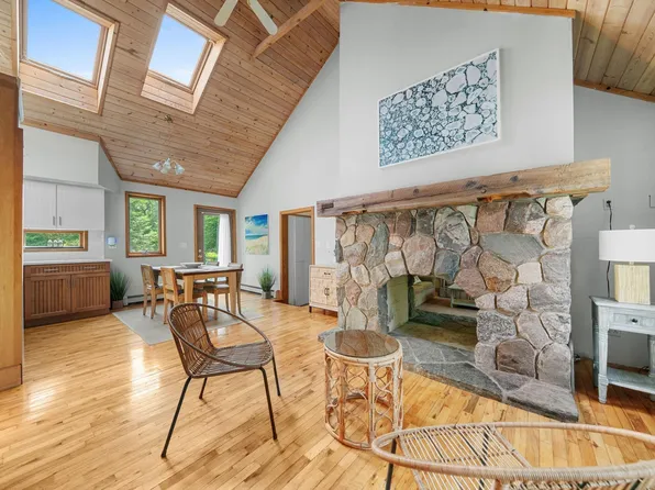 204 E 6th St, Northport, MI 49670