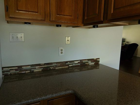 5th image of 12117 Manitoba Dr NE
