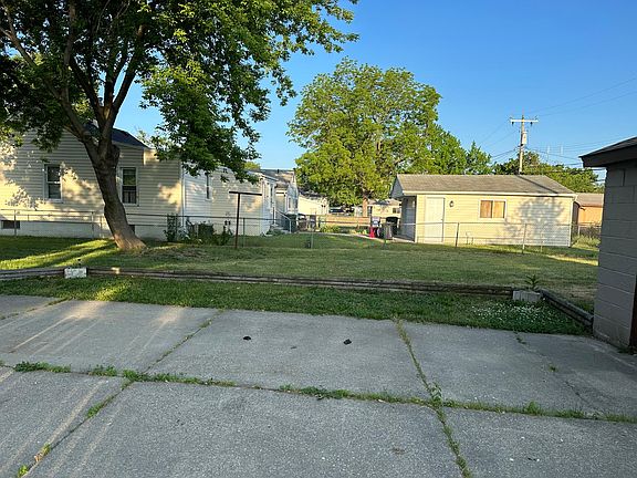 3rd image of 1865 Warwick Ave