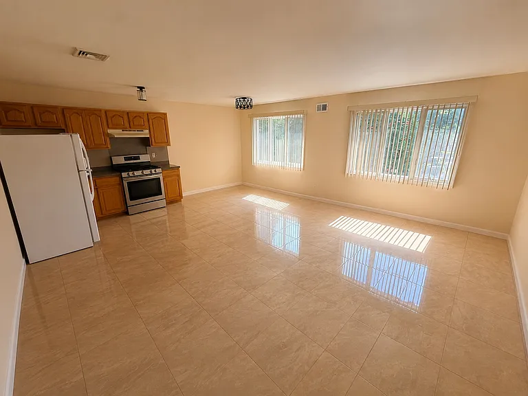 203 Sprague Ave #2 — Photo 2