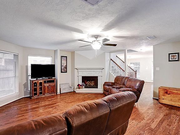3rd image of 6623 Valerian Ln