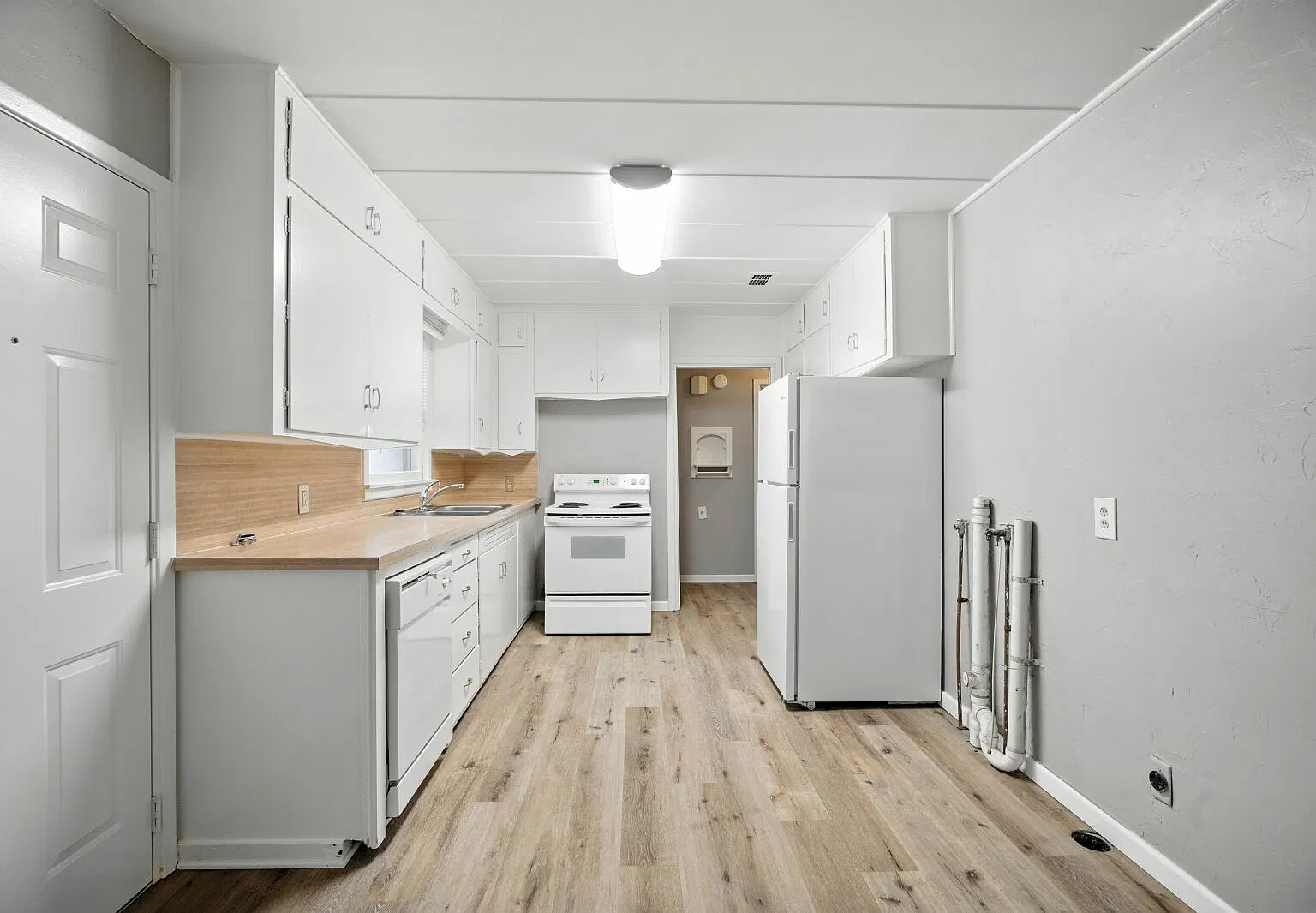 3 bed, 1.0 bath, 1216 sqft, $1,200 — Photo 3