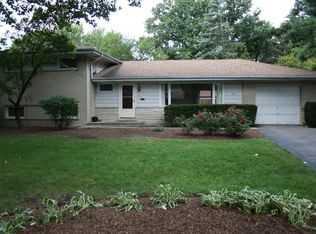 1216 Heatherfield Ln, Glenview, IL 60025