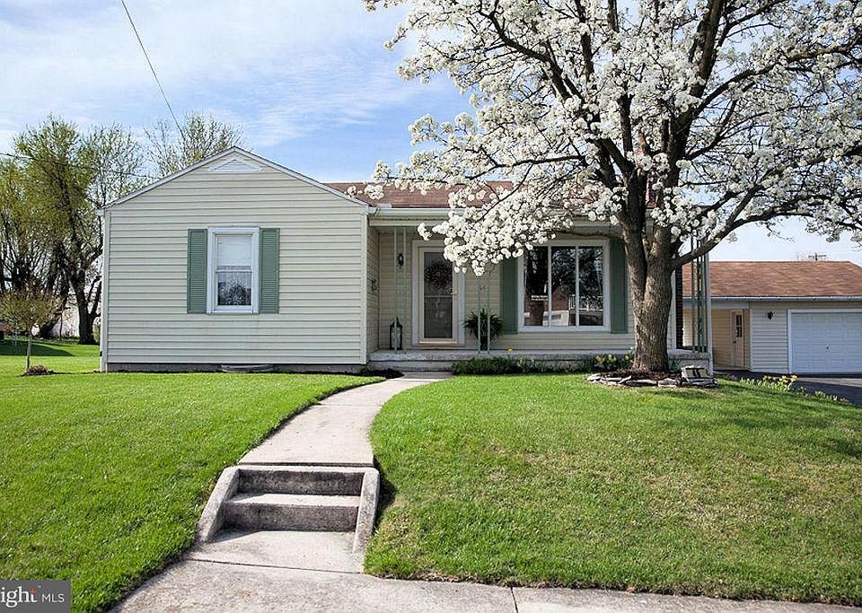 1st image of 46 Jeffrey Dr