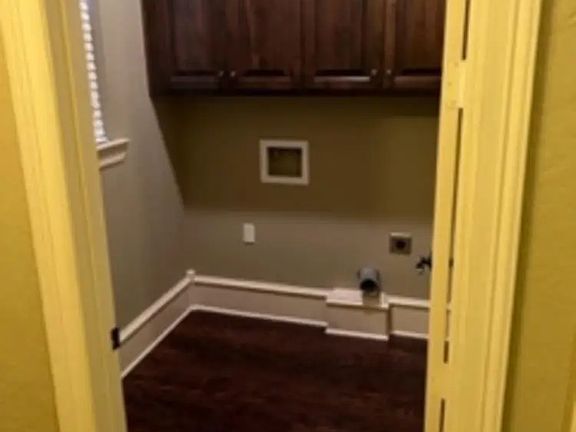 3rd image of 1402 Clydesdale Way
