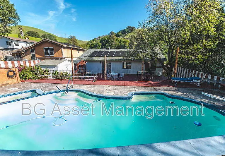 2901 Doidge Ave — Photo 37