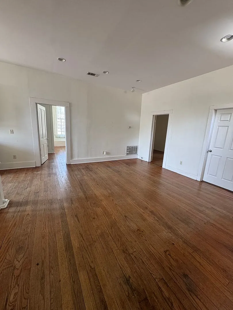 1015 Queen City Avenue — Photo 4