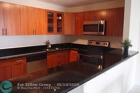 5th image of 19370 Collins Ave APT 624