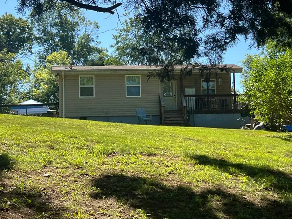 102 Paw Paw Dr, Front Royal, VA 22630