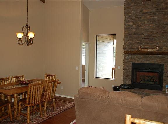 3rd image of 723 W Summerhaven Dr
