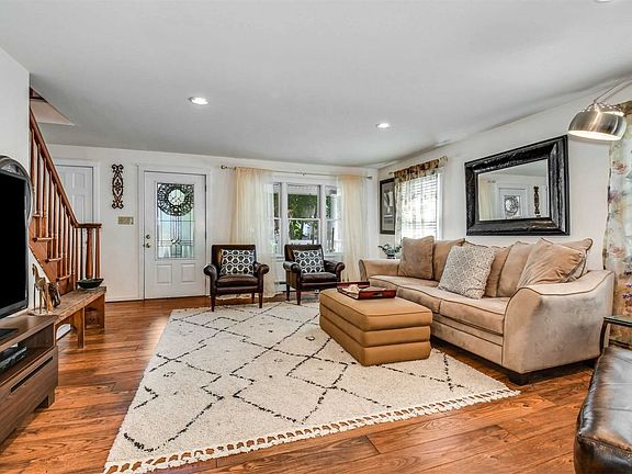 4th image of 27 Cormack Ct