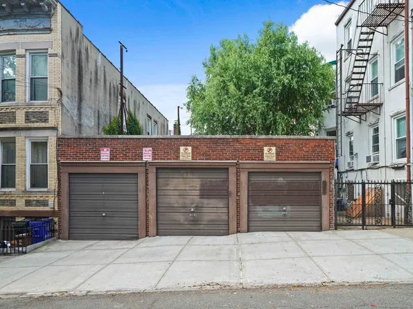 60-46 Putnam Avenue image 39 of 47