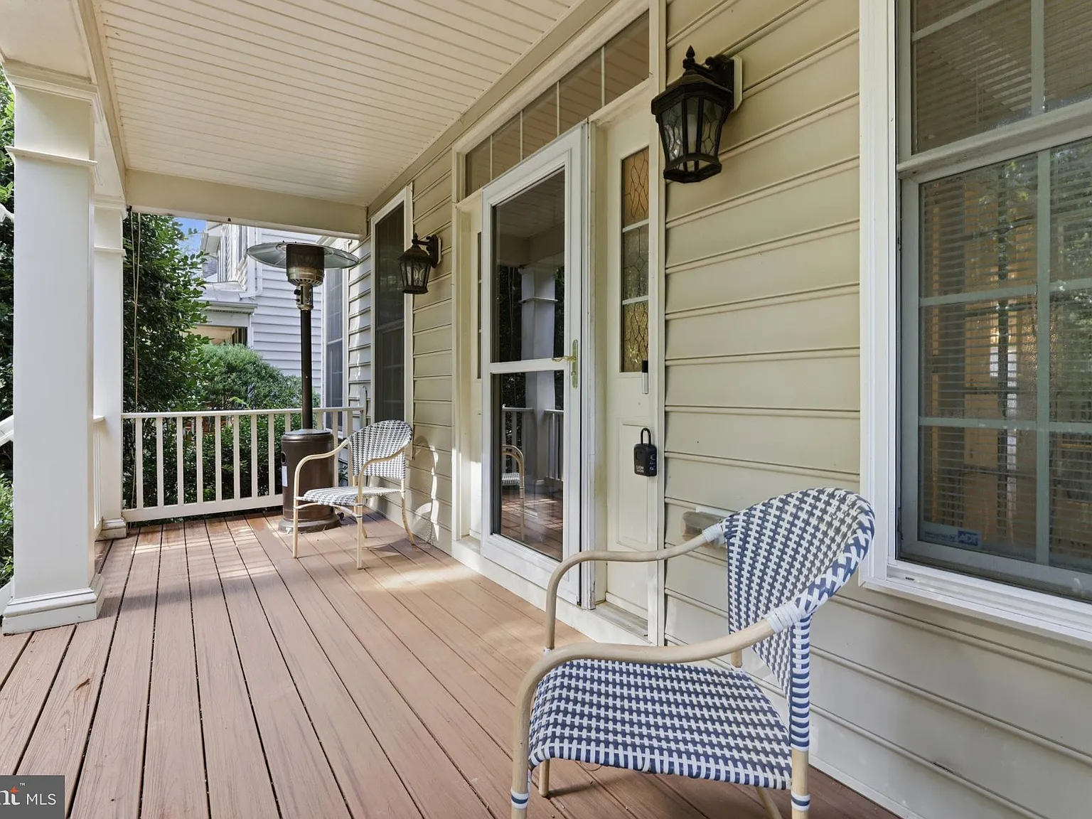 4 bed, 4.5 bath, 4812 sqft, $4,199 — Photo 2