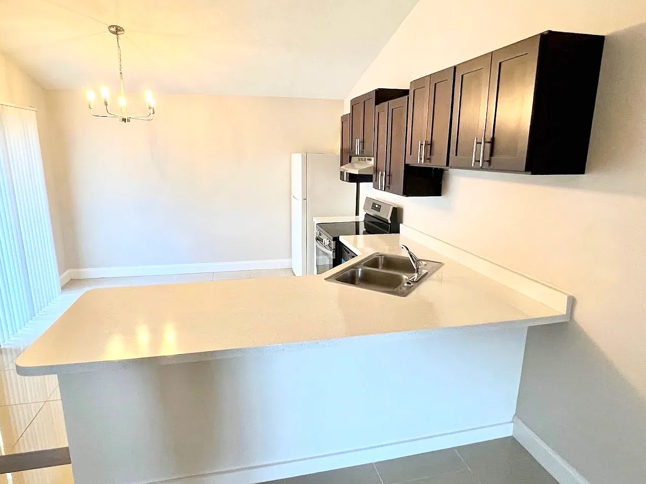 2 bed, 1000 sqft, $1,450 — Photo 2