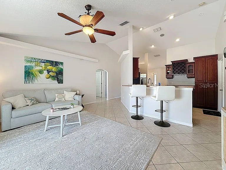 2402 Dryer Ave — Photo 14