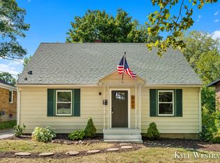 909 Spring Ave NE, Grand Rapids, MI 49503