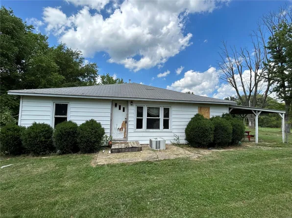 1645 Ticklen Rd, Odin, IL 62870