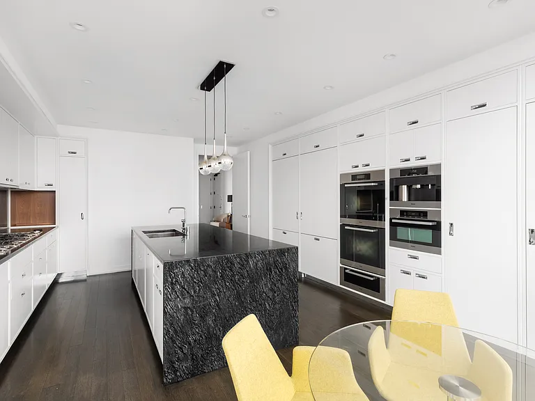 157 W 57th St #56A — Photo 6