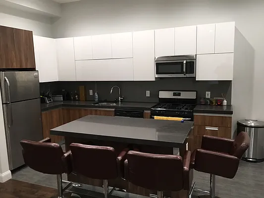 Rented by 18 REALTY | media 32