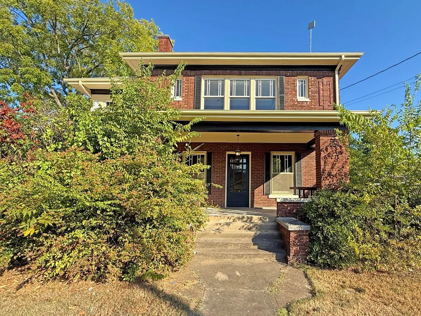 551 E Boswell — Photo 1