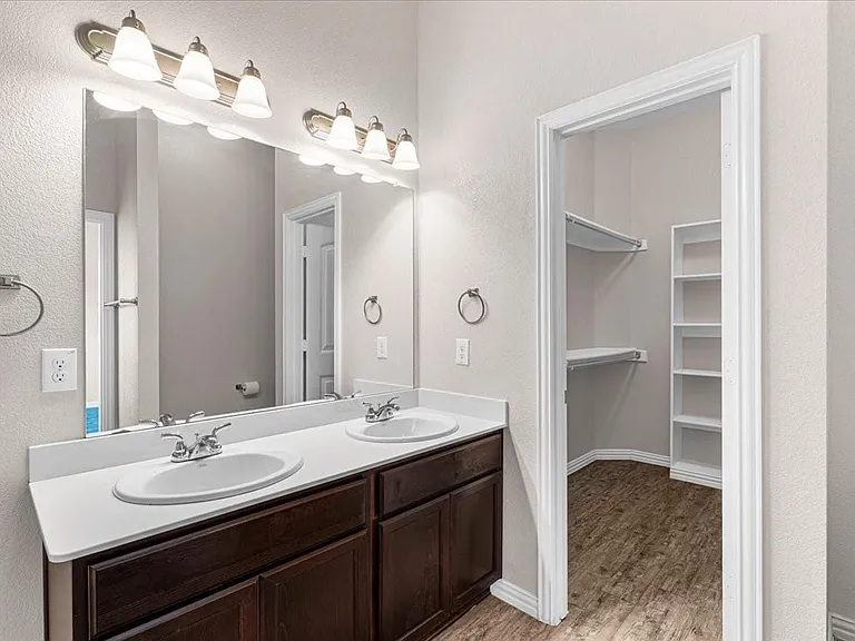 710 Woodcrest Dr — Photo 13
