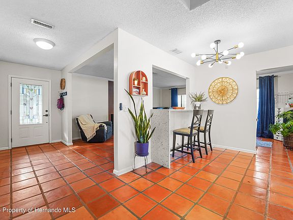 3rd image of 7523 Barry Rd