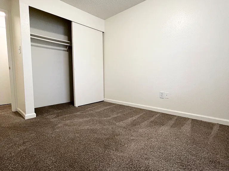 Sunset Ridge Apartments — Photo 25
