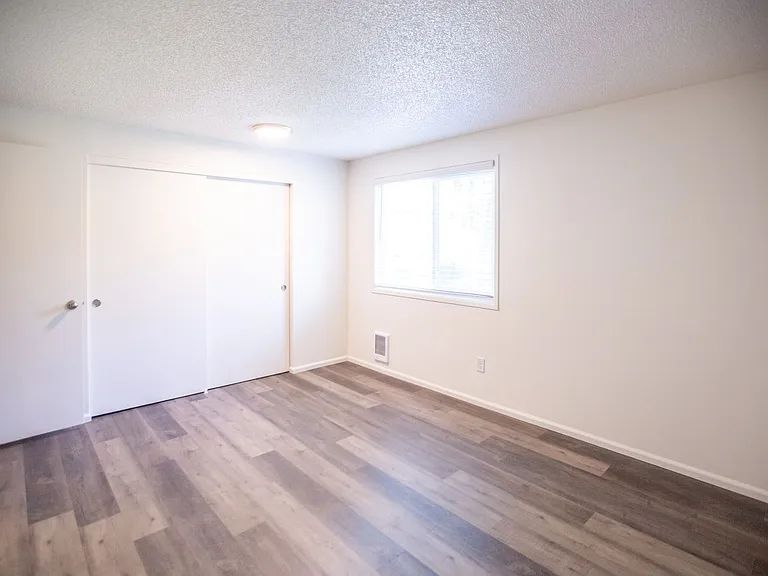Barclay Square Where Convenience Meets Community Up to 1-Month Free! — Photo 11