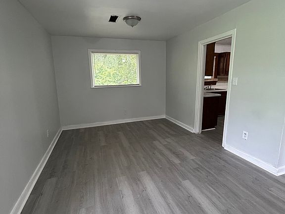 4th image of 379 Dellwood Dr
