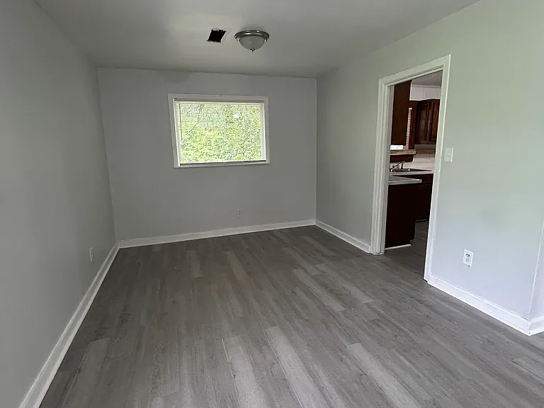 379 Dellwood Dr — Photo 4