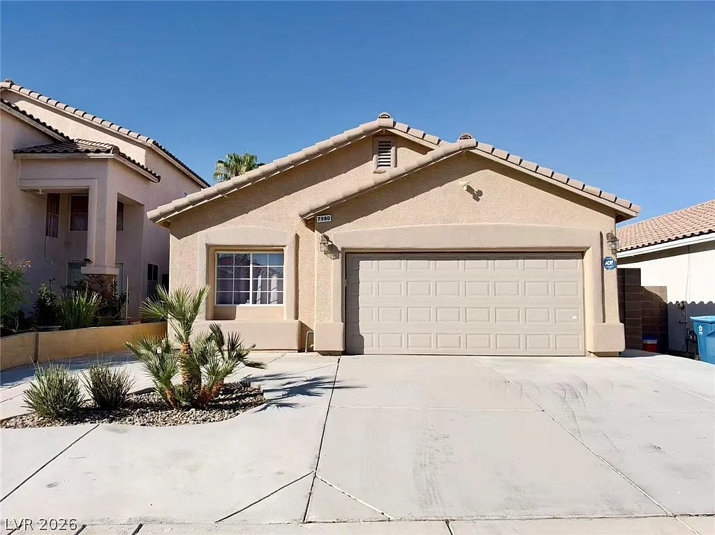 3 bed, 2.0 bath, 1366 sqft, $1,895 — Photo 1