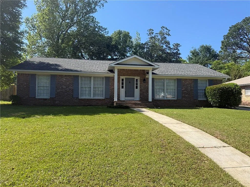 4 bed, 2.0 bath, 1980 sqft, $2,495 — Photo 2