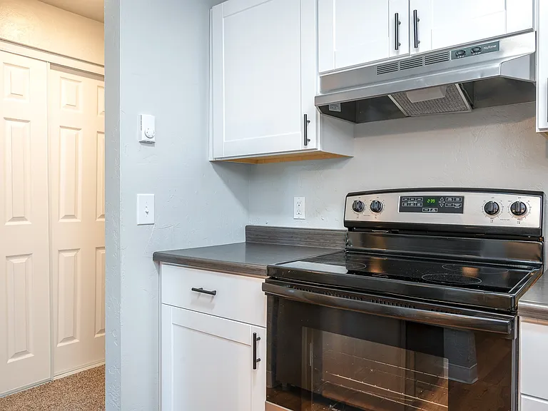 Pacific Village | Kitchen