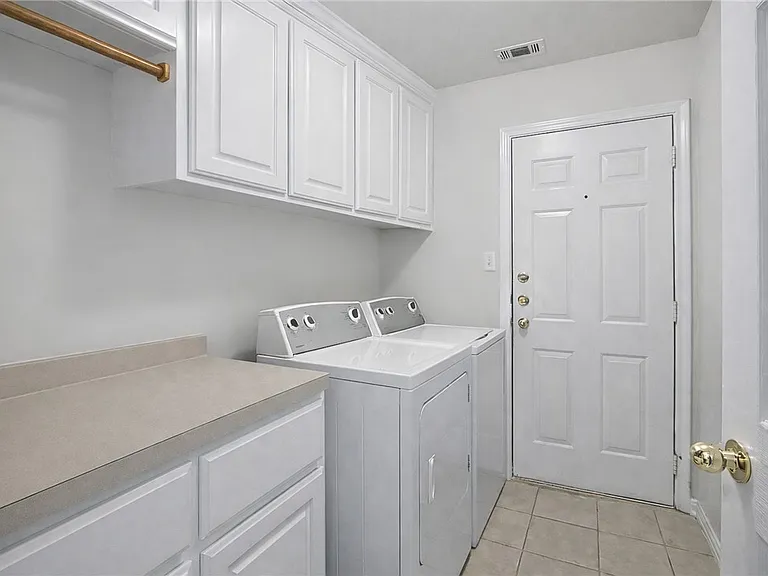 111 Karten Ln — Photo 6