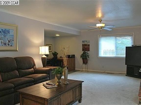 Family room w/ fireplace