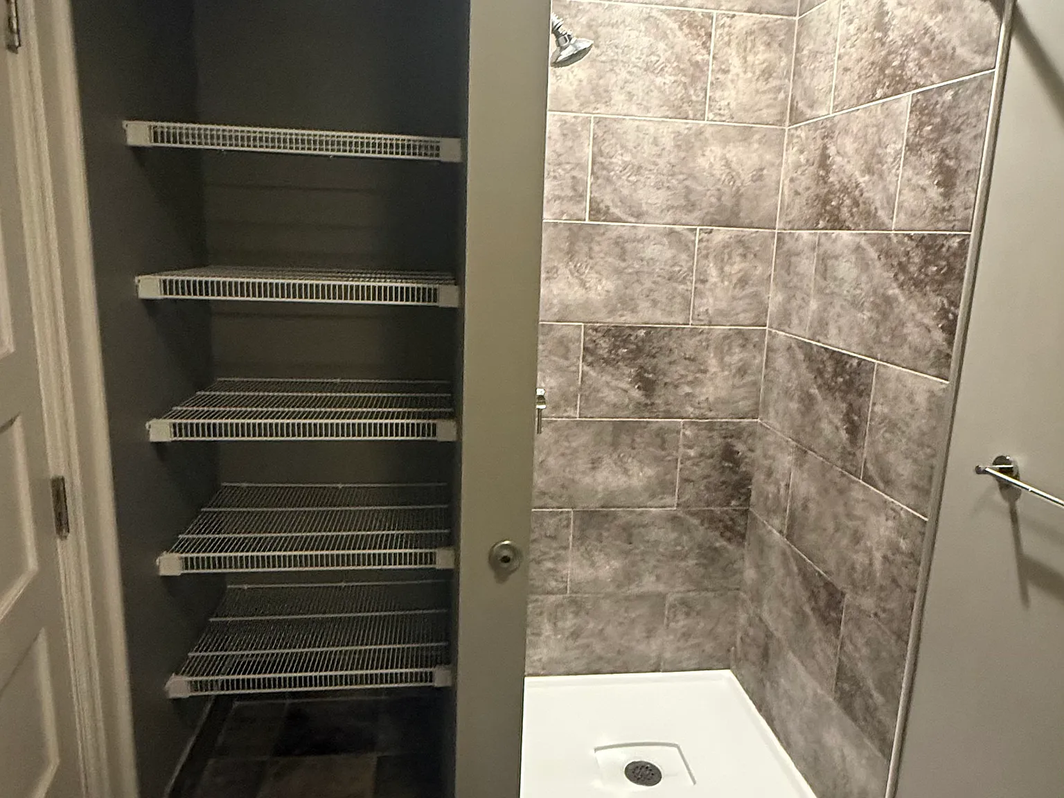 1 bed, 1100 sqft, $1,100 — Photo 3