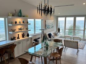 1041 Hillsboro Mile