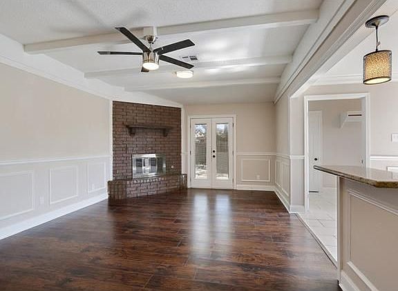 3rd image of 7901 Devine Ave