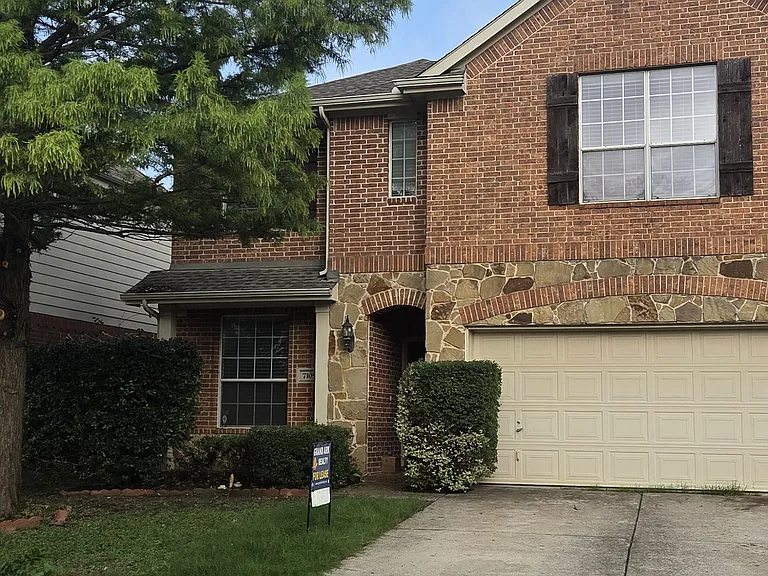 7105 Sugarplum Dr — Photo 1