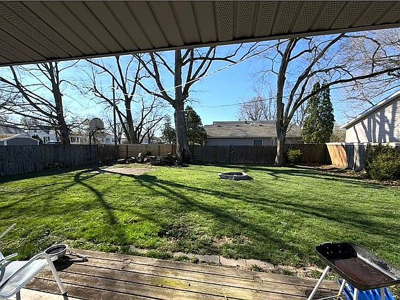 2nd image of 1901 W Glenn Ellyn Dr
