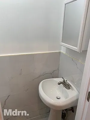 Rented by Mdrn Residential | media 43