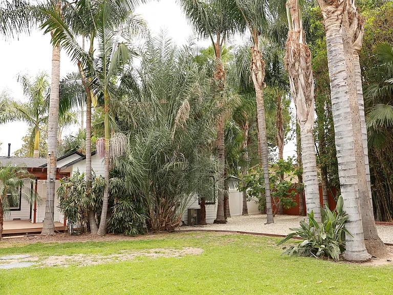 22131 Leadwell St — Photo 4