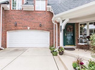 108 E Knighton Pl, Elmhurst, IL 60126