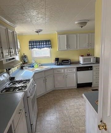 5th image of 222 Pazdur Blvd W